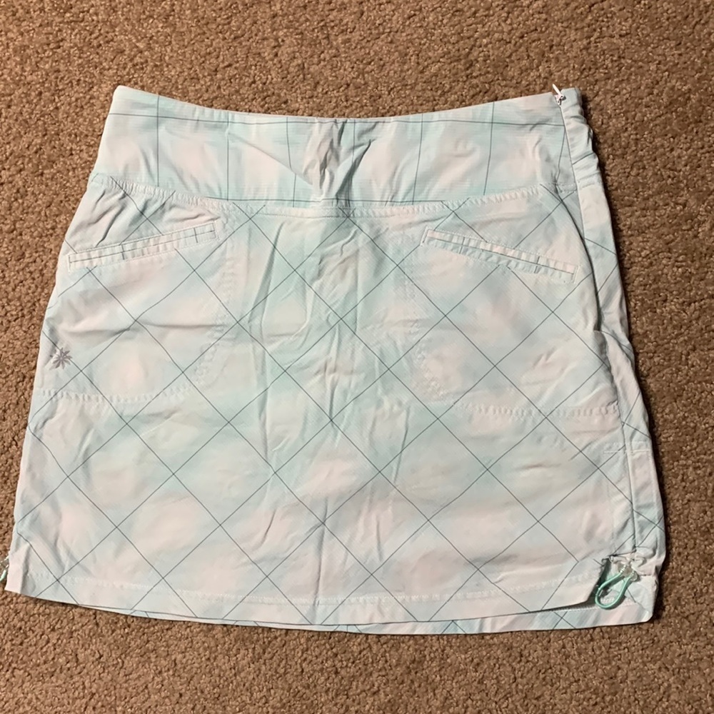 Athleta Tennis Skort, like new condition. Size 8, netted inside, fun fabric!